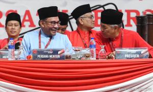 Bloomberg: Hubungan Anwar-Zahid kian tegang