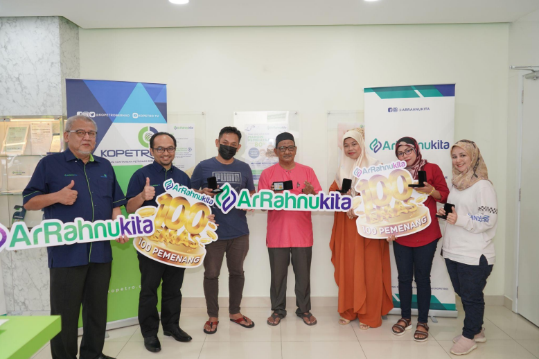 ArRahnukita hadiahkan syiling emas kepada pemenang kempen 100 Emas 100 Pemenang