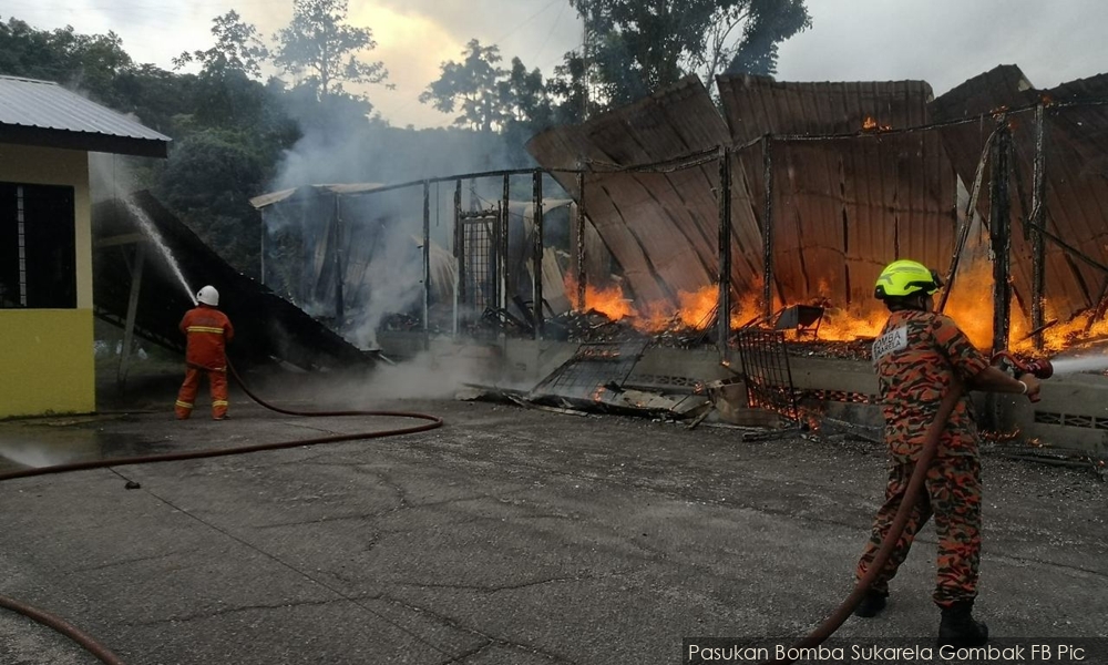 Pejabat Jakoa Gombak terbakar