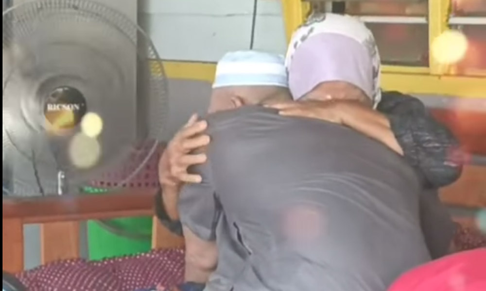 Penantian 2 tahun Ismahalil nak dakap ibu tercapai