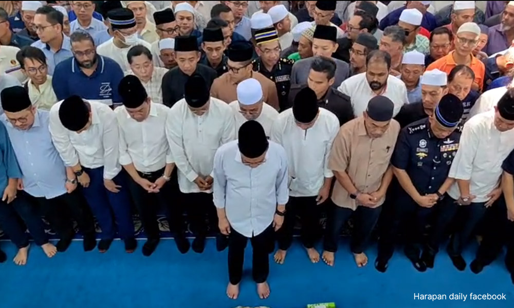 Anwar imamkan solat jenazah Salahuddin