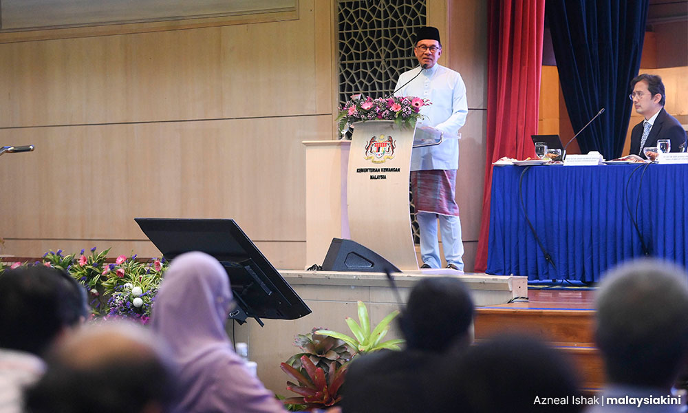 PM: RM800 allowance for interns in govt, GLCs