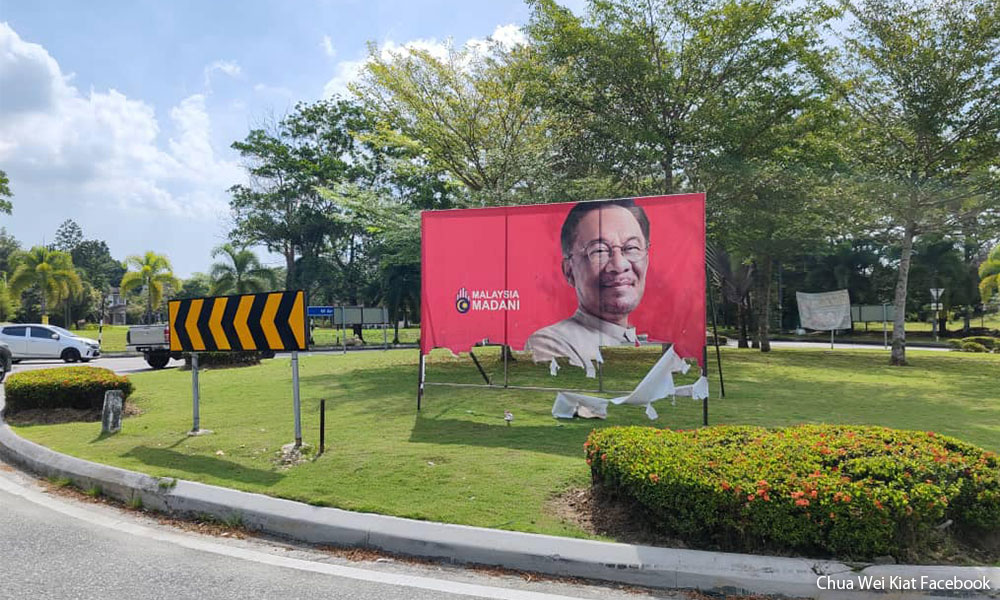 万挠安华广告板遭纵火破坏,蔡伟杰团队报警