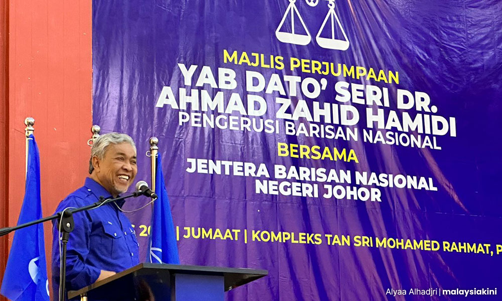 Zahid shares stage with BN, Amanah leaders to start Pulai campaign