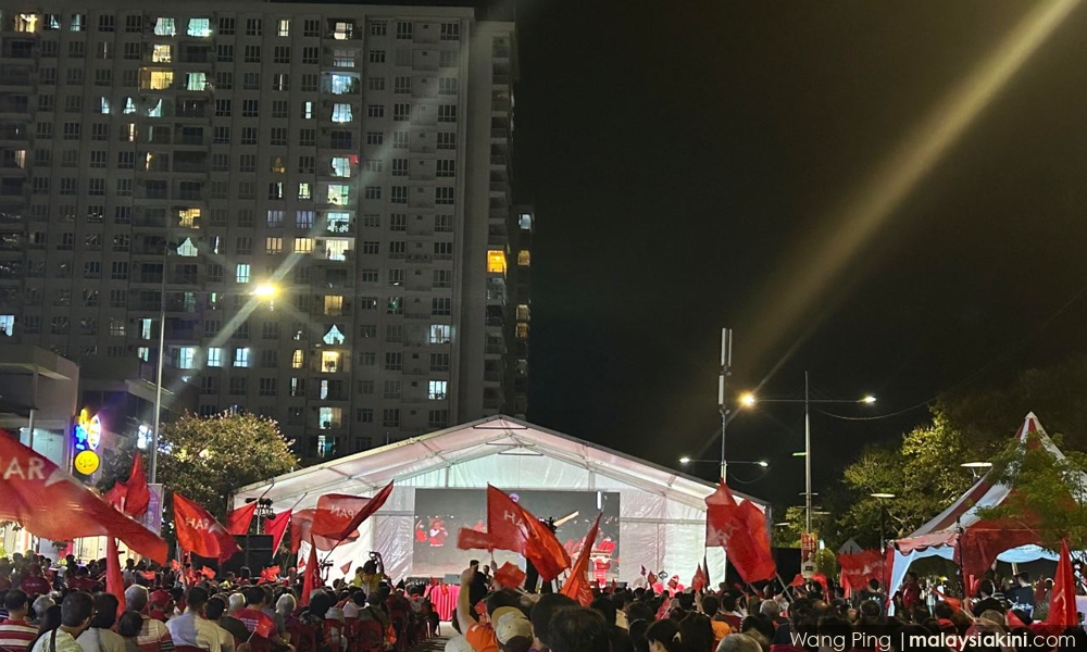 选举前夕办造势会，两大阵营皆吸引数千人潮