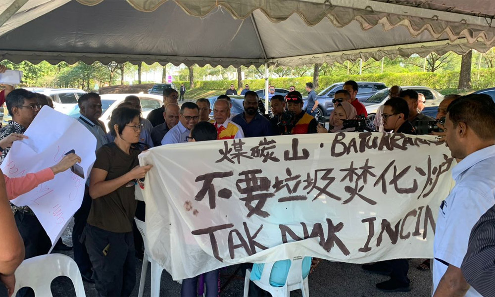 万挠居民拦阿米陈情,反对煤炭山焚化炉计划