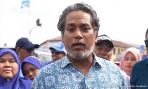 'Amateur hour' on both sides: Khairy slams 'useless' opposition, 'ostrich' govt