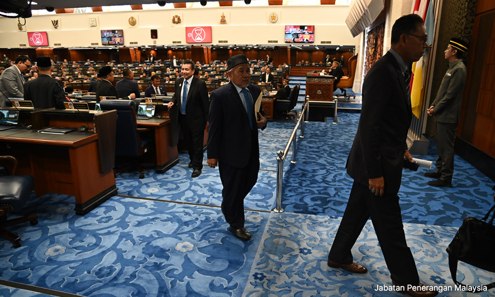 Radzi ejected, PN MPs stage walkout