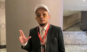 Caprice offers flowers, LOD to Rafizi as 'peace offering'