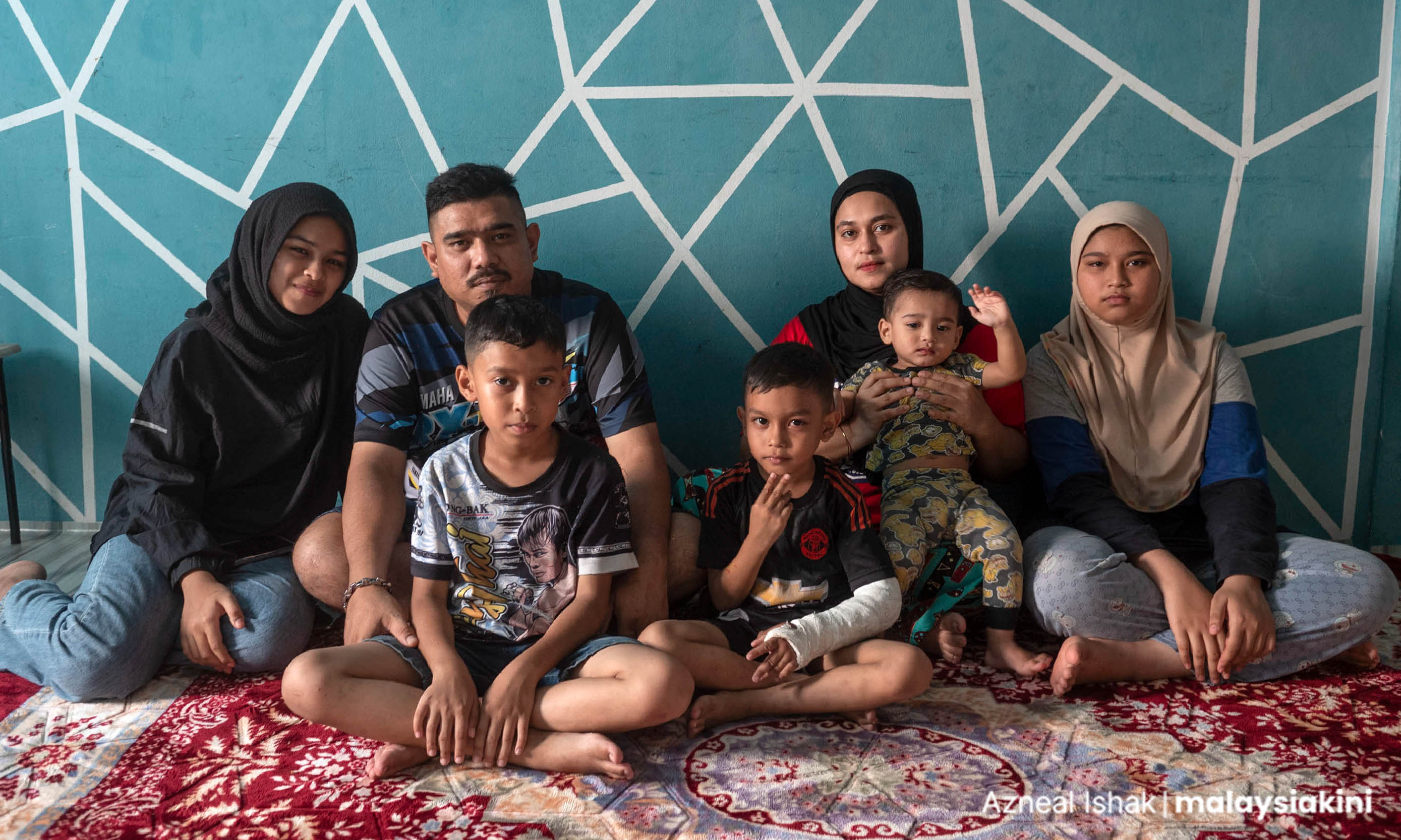 PHOTO ESSAY | Behind the smiles: Toy seller's unseen struggles