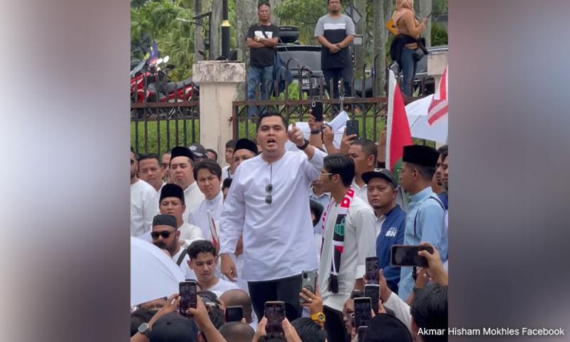 Lebih 2,000 ahli Umno berhimpun tuntut 'pulangkan Najib'