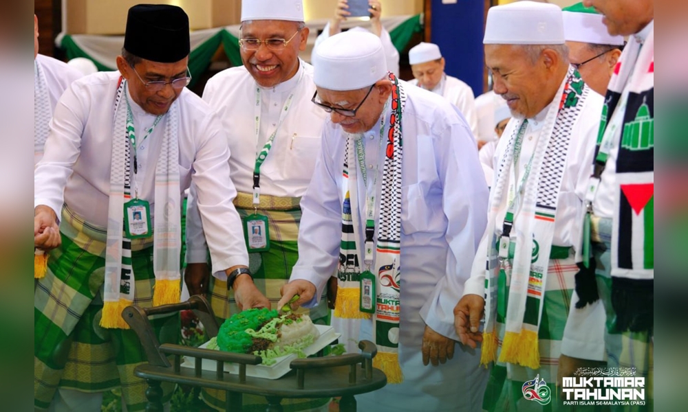 Muktamar PAS buat kejutan sambut hari lahir Hadi ke-76
