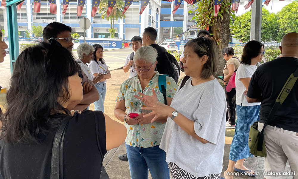 Group holds solidarity gathering as 'Rebirth' editor remanded for a day