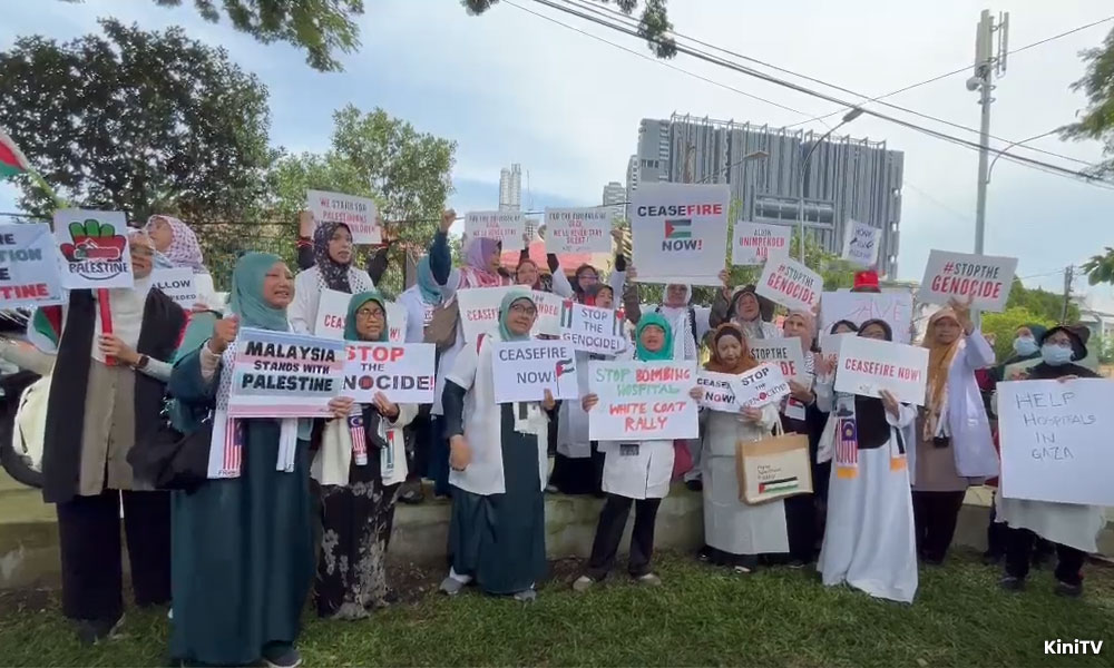 Medics gather at Egypt embassy, demand unimpeded aid to Gaza via Rafah