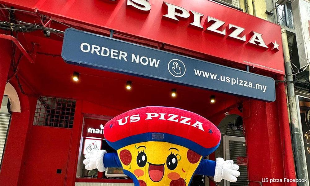 担心抵制下解释店名，US披萨分店通告掀议论