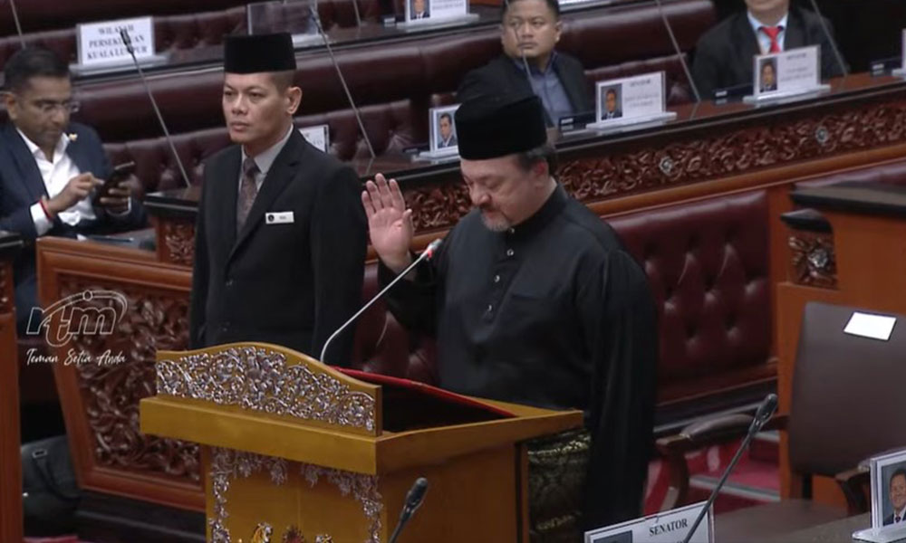 公积金局执行长宣誓当上议员,为入阁铺路