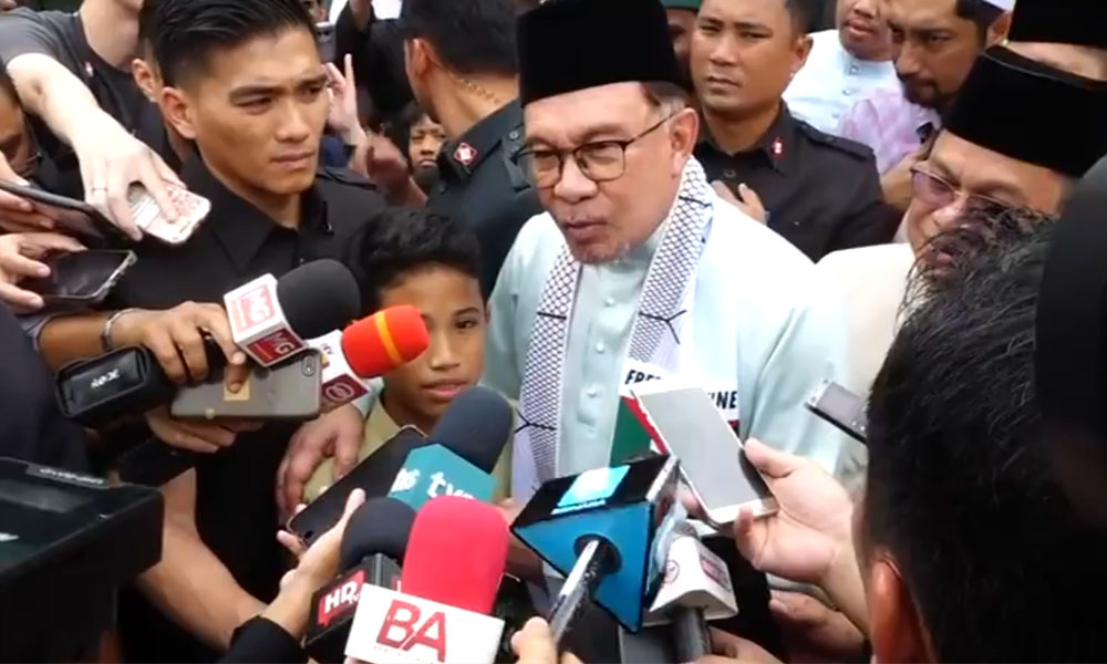 PM hints at cabinet reshuffling this month
