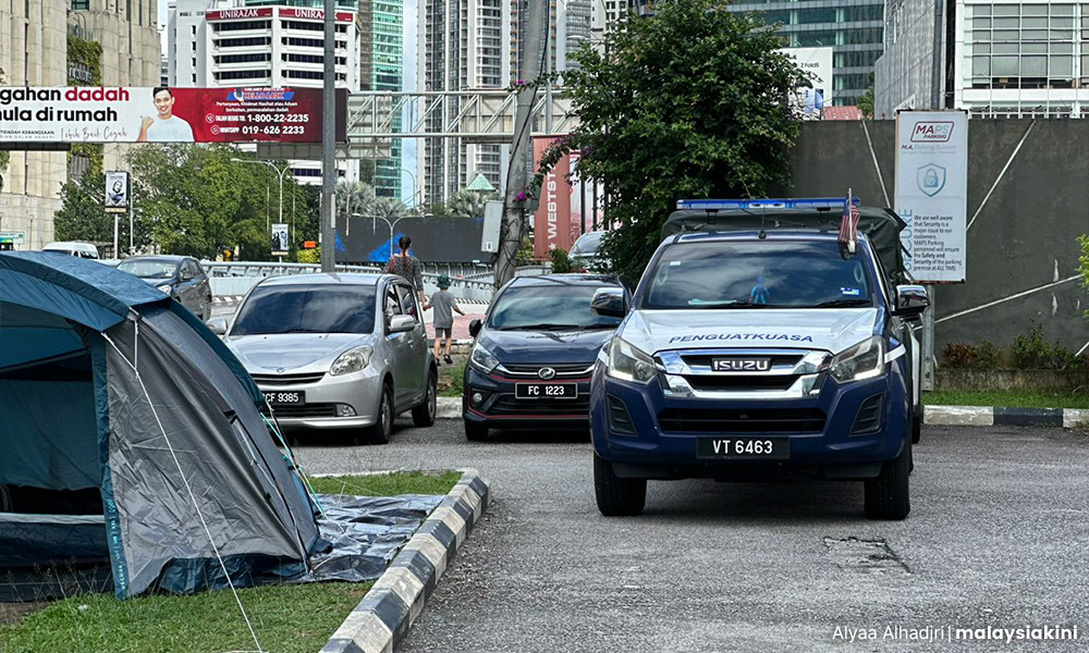 挺巴集会者暂留原地扎营，与市政厅商量替代地点