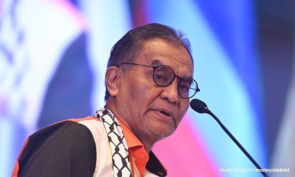 Redeploy house officers to district hospitals in need - Dzulkefly
