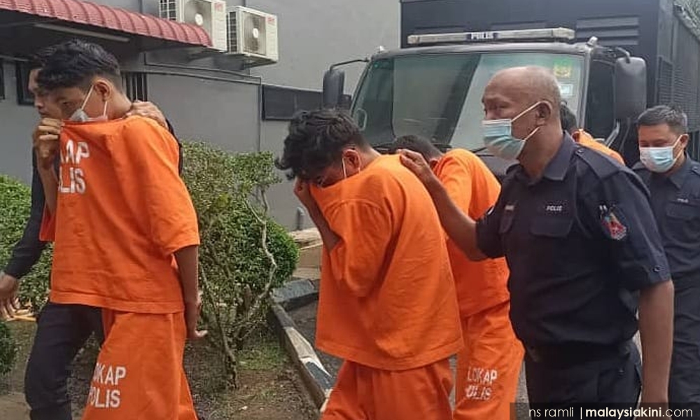 Empat 'Superman' didakwa di mahkamah Temerloh
