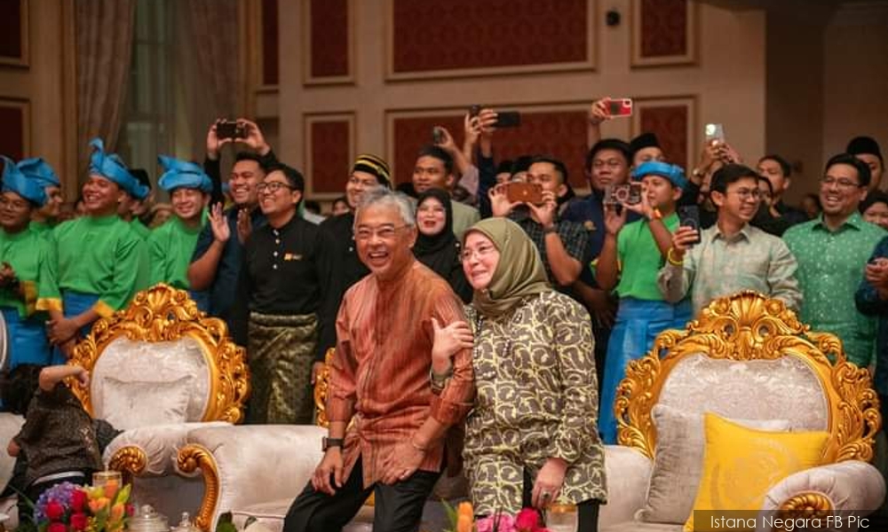 Agong, Raja Permaisuri zahir penghargaan pada warga Istana Negara