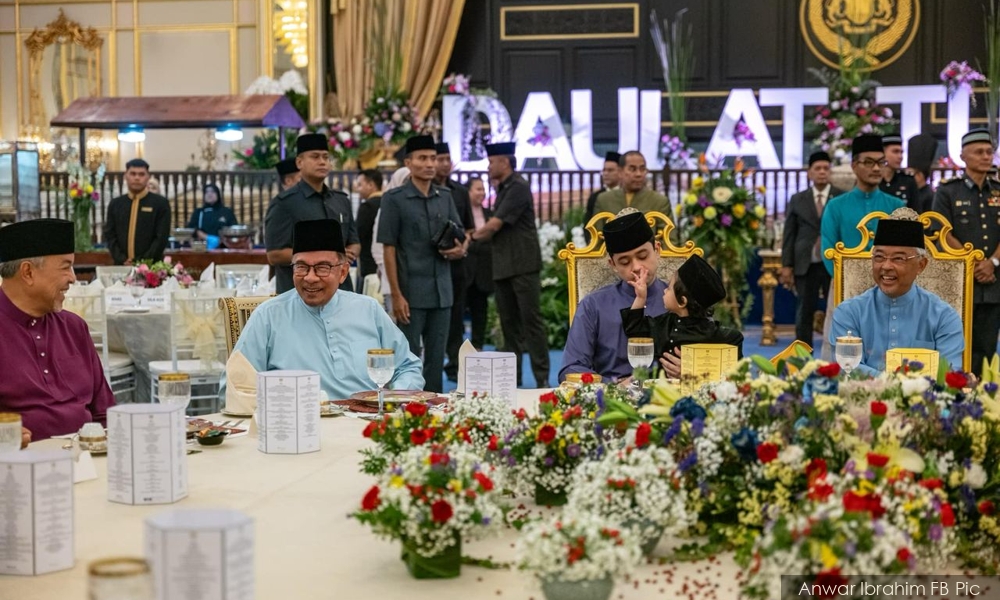 Anwar, Azizah hadir majlis jamuah teh diraja