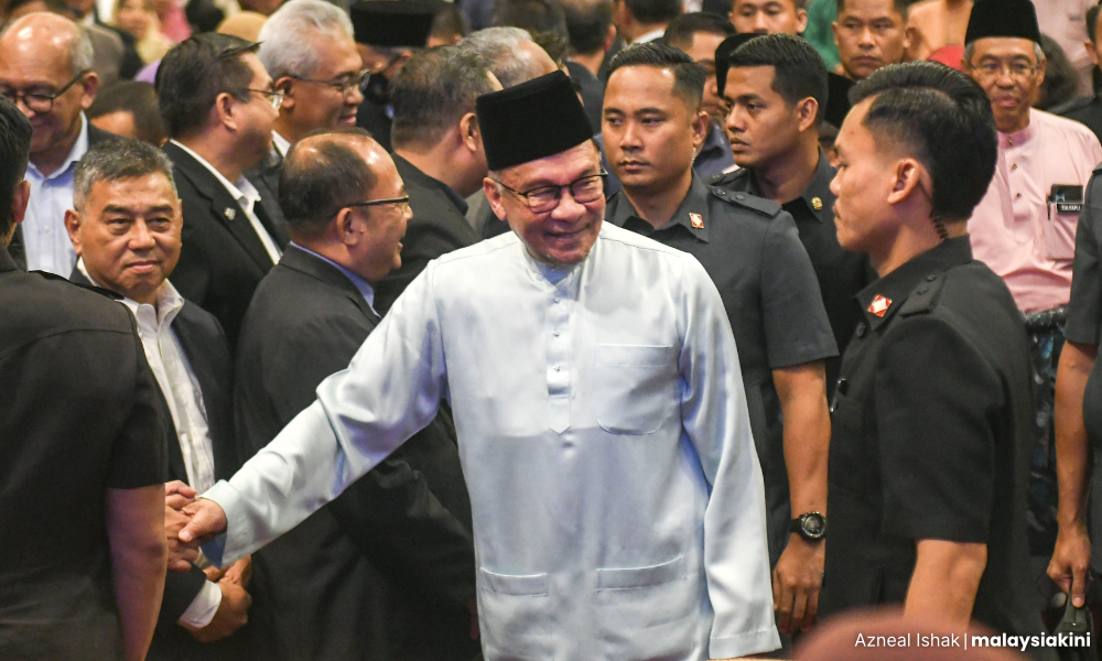 Anwar mahu GLC bantu pekerja berpendapatan rendah