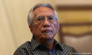'Massage chairs and credibility': Kadir tells journalists to keep power at arm's length