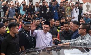 ANALISIS | Adakah Anwar akan 'tergelincir' bersama nilai ringgit?