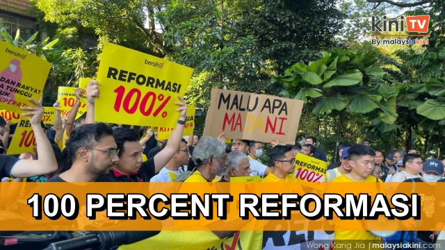 Bersih protesters march to Parliament, hand over memorandum to MPs