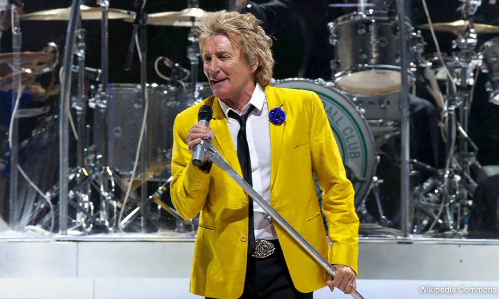 Peminat hampa tunggu Rod Stewart 3 dekad