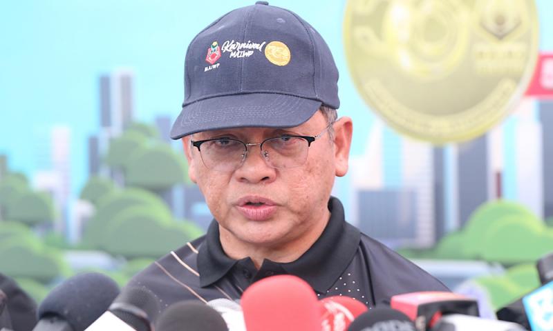宗教部长唾液腺结石，接受小手术切除