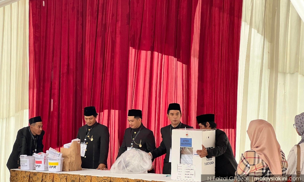 Rakyat Indonesia pilih presiden baru hari ini
