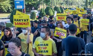 Peserta himpunan Bersih berarak ke Parlimen, tuntut janji reformasi