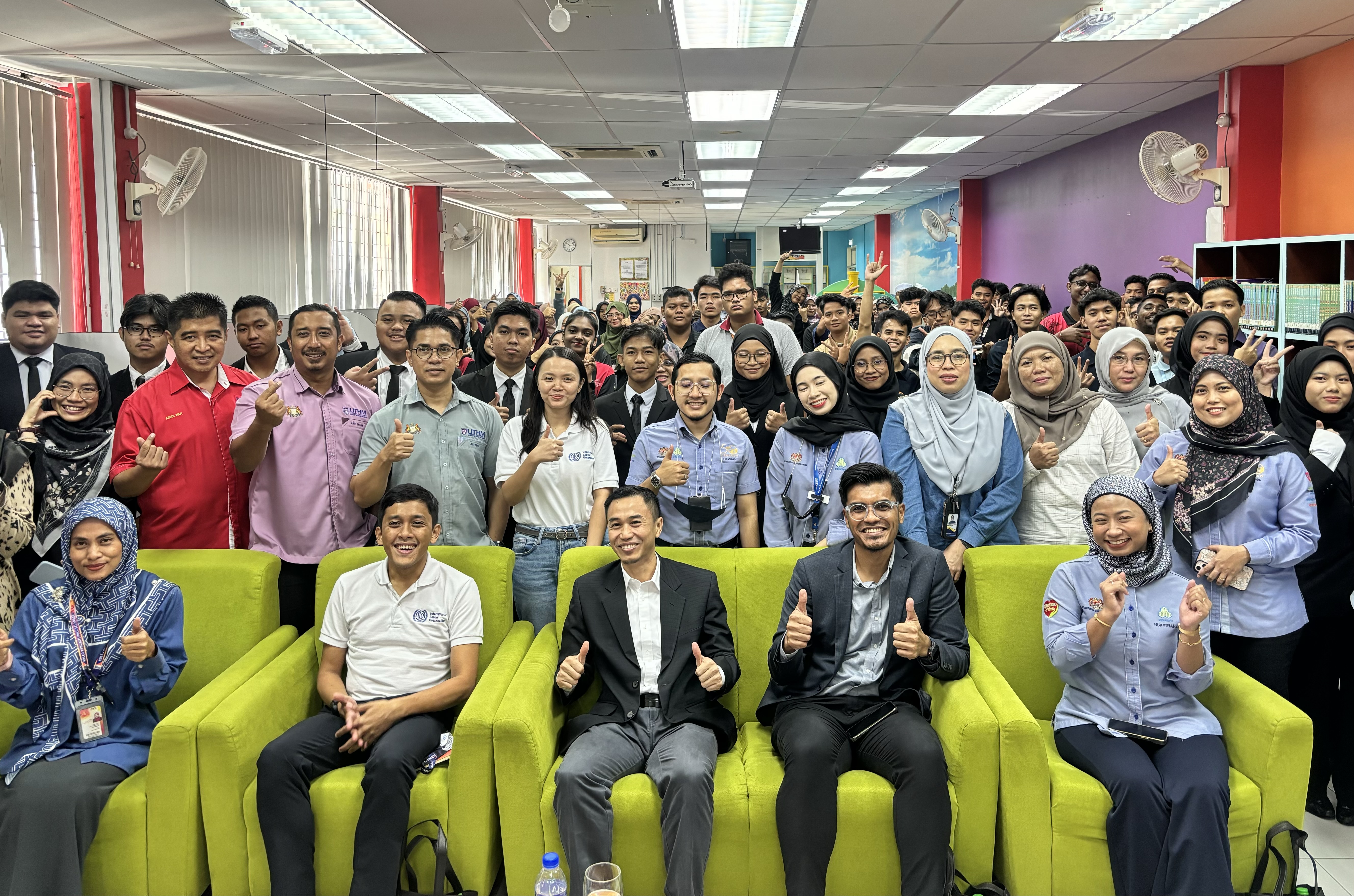 Dive into the "Young FutureMakers Malaysia Career Map" roadshow at Kolej Komuniti Hulu Selangor