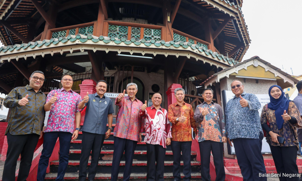 Tuah Menara Condong buat Joy Kecik