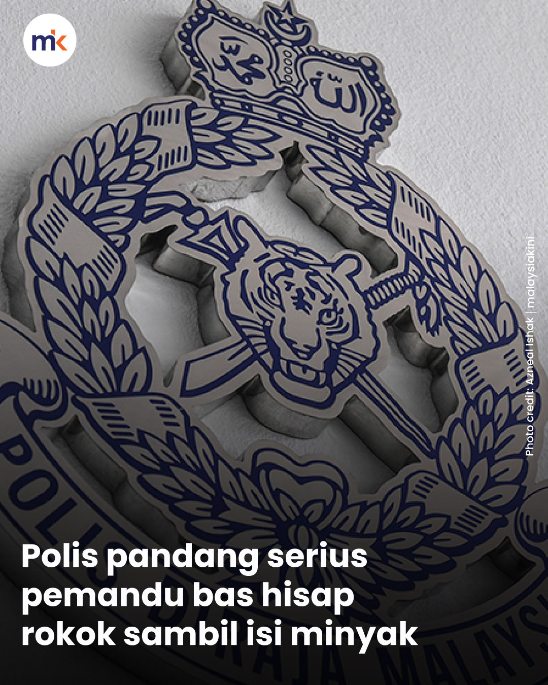 Polis pandang serius pemandu bas hisap rokok sambil isi minyak