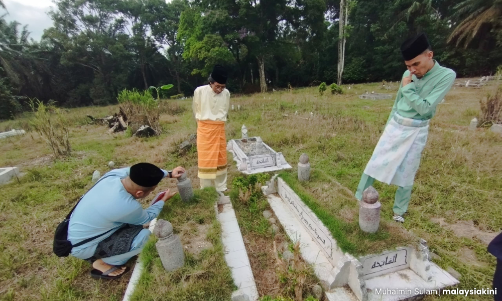 KOLUM | Senja di makam bapa