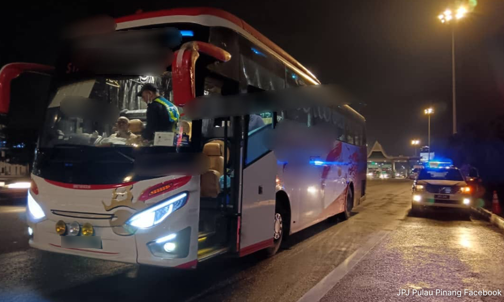 Express buses on journeys exceeding 300km must have second driver