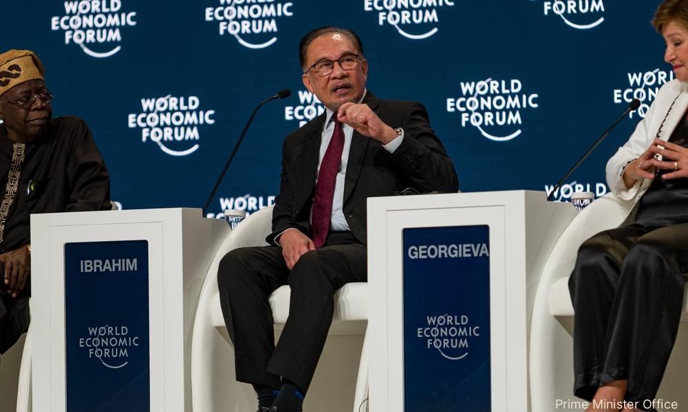 Anwar: M'sia adopts a balanced foreign policy, avoids provocations