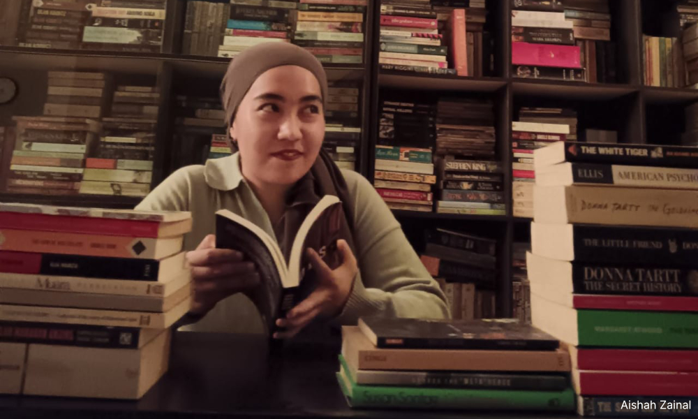 Dengan kisah orang terpinggir, novel sulung Aishah Zainal terus jadi perhatian