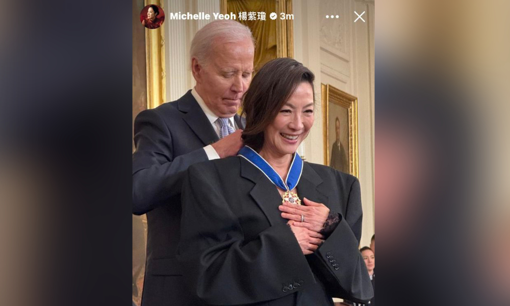 Michelle Yeoh Terima Pingat Kebesaran Presiden Dari Biden