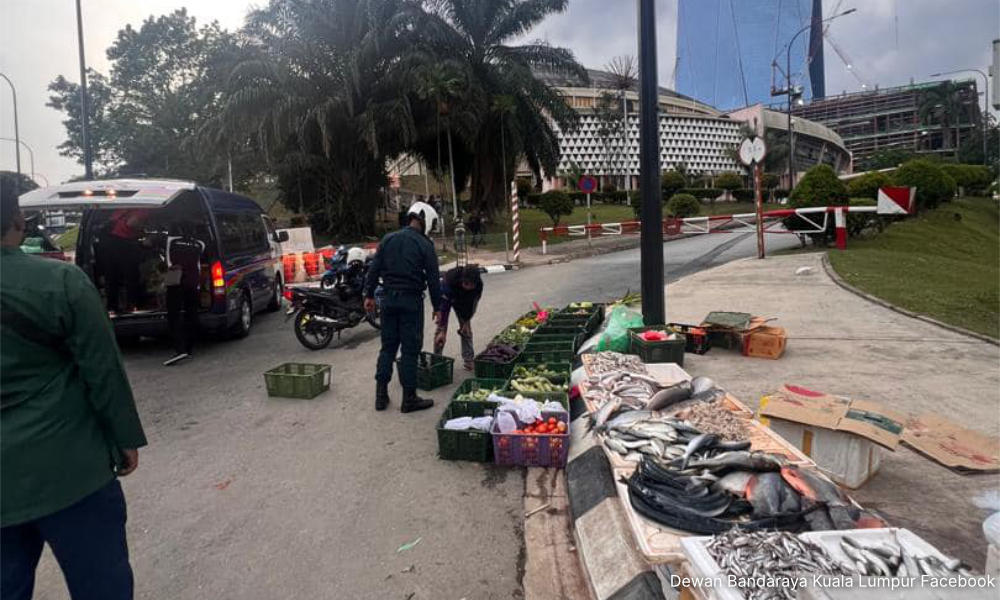 DBKL sita perniagaan tanpa lesen warga asing di Jalan Hang Jebat