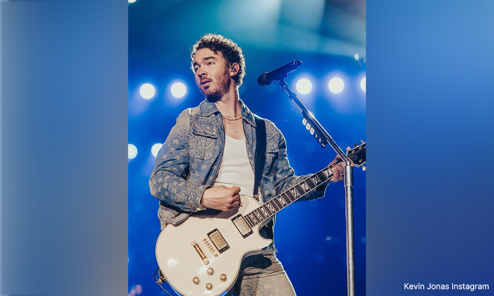 Kevin Jonas nasihat peminat kerap periksa tahi lalat