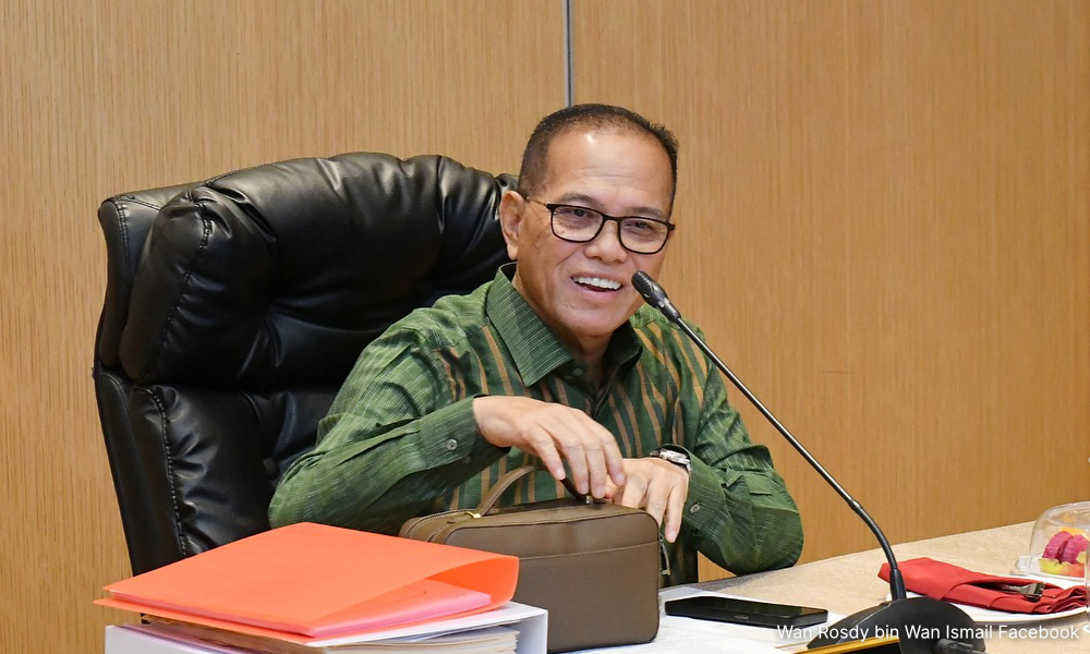 MB Pahang selesai jalani pembedahan, kini di ICU IJN