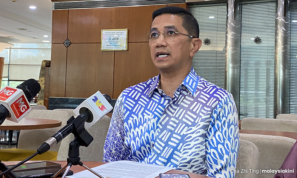 Egg importer denied leave in contempt bid against Azmin