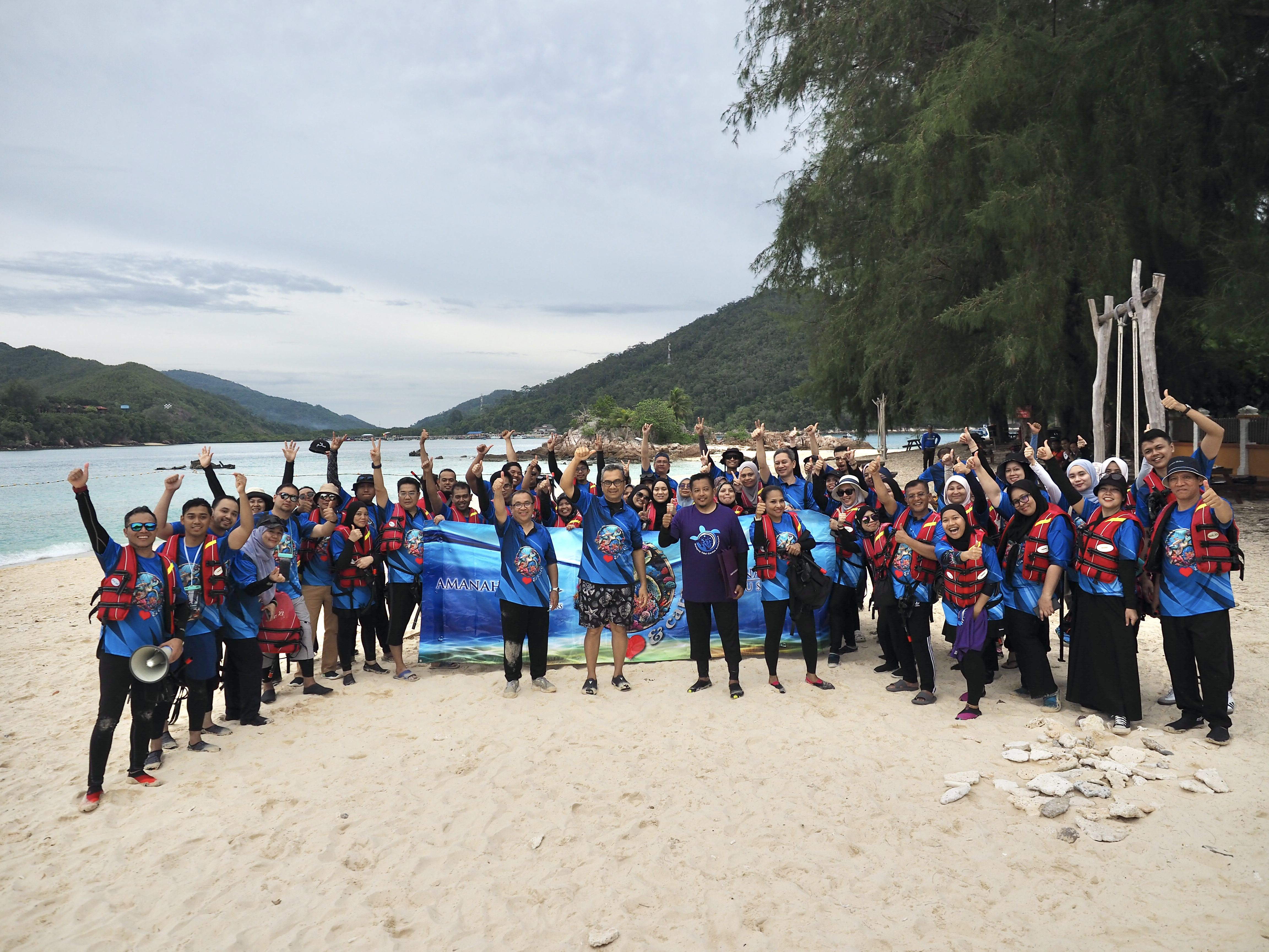 AmanahRaya Lestari Alam Sekitar menerusi inisiatif ‘Love & Care’ projek pembenihan karang, konservasi penyu and bersih pantai