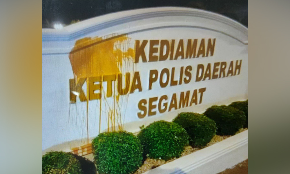 Fact-check: Paint splashed on Segamat police chief's home in Feb