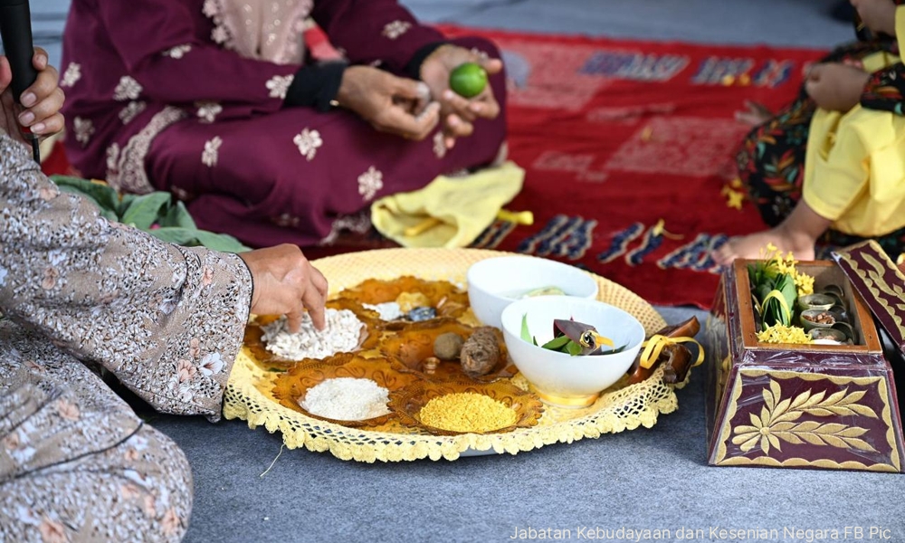 Adat 'berjojak' Melayu Rawa: Lambang mula langkah hidup