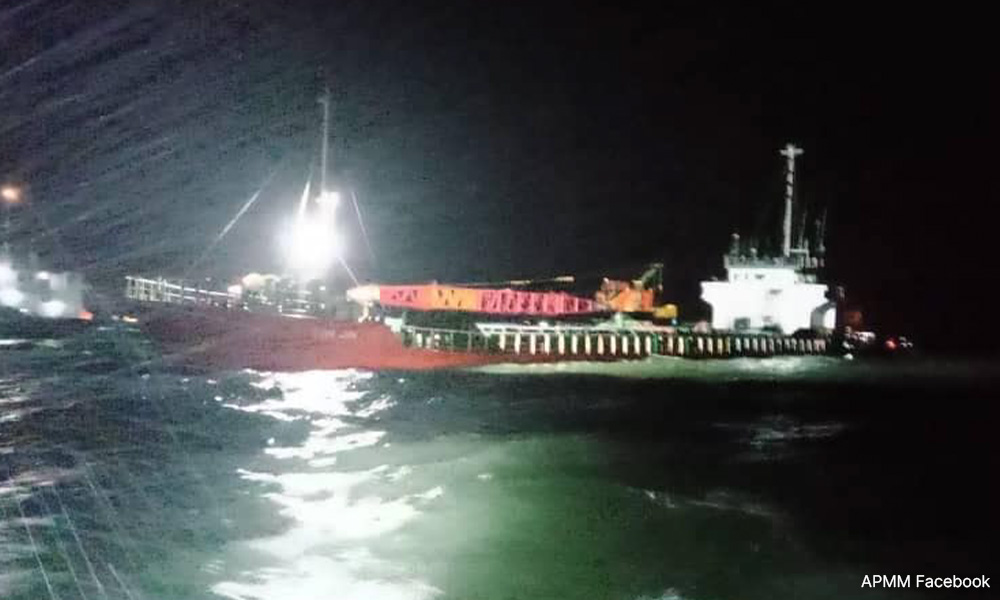 Cargo ship sinks off Sepang, 10 crew members saved